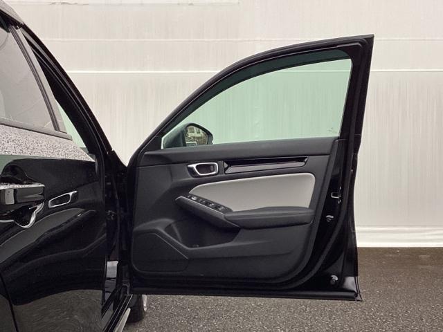 シビック ｅ：ＨＥＶＥＸ　試乗車　メモリーナビ　ドラレコ　ＥＴＣ　クルコン　シ－トヒ－タ－　衝突軽減ブレーキ　ＡＢＳ　ＬＥＤヘッドランプ　サイドカーテンエアバック　サンルーフ　Ｂカメ　ドライブレコーダー　アイドリングストップ（27枚目）