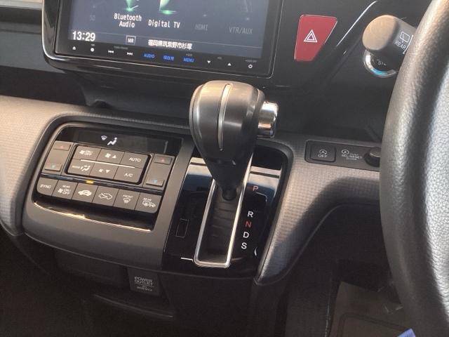 ���R�Ɏ肪�͂��A���쐫�̗ǂ��C���p�l�V�t�g�ɁA�p�[�L���O�u���[�L�́A�t�b�g�u���[�L�^�C�v�Ȃ̂ŁA�^�]�ȂƏ���Ȃ̊Ԃ͂������肵�Ă��܂��B