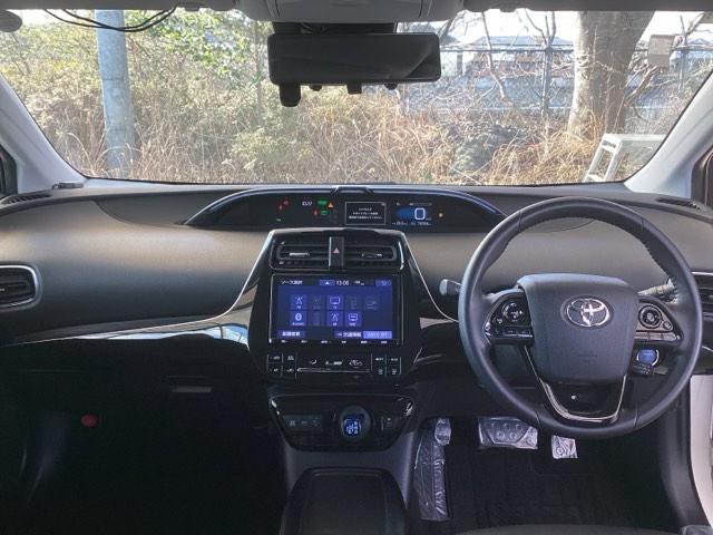 プリウス Ｓツーリングセレクション　ナビ　フルセグ　リアカメラ　コーナーセンサ　シートＨ　地デジ　バックモニタ　アイスト　エアロ　オ－トエアコン　ＬＥＤランプ　横滑り防止　セキュリティアラーム　エアバック　サイドエアバック　ＥＴＣ車載器（3枚目）