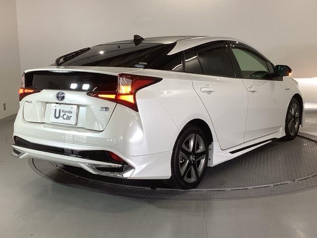 プリウス Ｓツーリングセレクション　ナビ　フルセグ　リアカメラ　コーナーセンサ　シートＨ　地デジ　バックモニタ　アイスト　エアロ　オ－トエアコン　ＬＥＤランプ　横滑り防止　セキュリティアラーム　エアバック　サイドエアバック　ＥＴＣ車載器（8枚目）