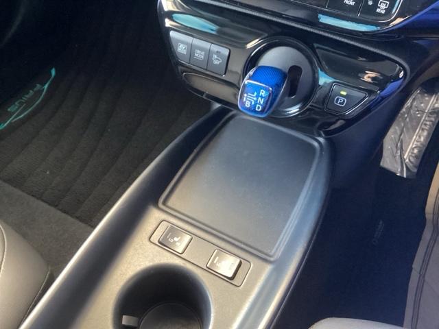 プリウス Ｓツーリングセレクション　ナビ　フルセグ　リアカメラ　コーナーセンサ　シートＨ　地デジ　バックモニタ　アイスト　エアロ　オ－トエアコン　ＬＥＤランプ　横滑り防止　セキュリティアラーム　エアバック　サイドエアバック　ＥＴＣ車載器（13枚目）