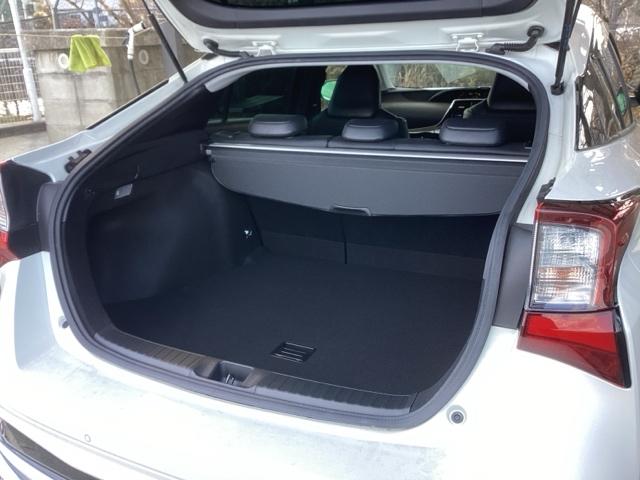 プリウス Ｓツーリングセレクション　ナビ　フルセグ　リアカメラ　コーナーセンサ　シートＨ　地デジ　バックモニタ　アイスト　エアロ　オ－トエアコン　ＬＥＤランプ　横滑り防止　セキュリティアラーム　エアバック　サイドエアバック　ＥＴＣ車載器（20枚目）