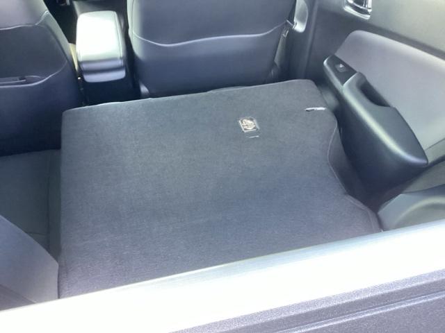 プリウス Ｓツーリングセレクション　ナビ　フルセグ　リアカメラ　コーナーセンサ　シートＨ　地デジ　バックモニタ　アイスト　エアロ　オ－トエアコン　ＬＥＤランプ　横滑り防止　セキュリティアラーム　エアバック　サイドエアバック　ＥＴＣ車載器（21枚目）