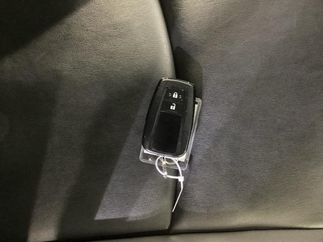 プリウス Ｓツーリングセレクション　ナビ　フルセグ　リアカメラ　コーナーセンサ　シートＨ　地デジ　バックモニタ　アイスト　エアロ　オ－トエアコン　ＬＥＤランプ　横滑り防止　セキュリティアラーム　エアバック　サイドエアバック　ＥＴＣ車載器（23枚目）