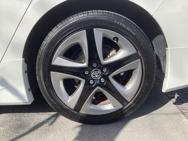 プリウス Ｓツーリングセレクション　ナビ　フルセグ　リアカメラ　コーナーセンサ　シートＨ　地デジ　バックモニタ　アイスト　エアロ　オ－トエアコン　ＬＥＤランプ　横滑り防止　セキュリティアラーム　エアバック　サイドエアバック　ＥＴＣ車載器（24枚目）