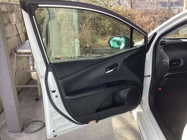 プリウス Ｓツーリングセレクション　ナビ　フルセグ　リアカメラ　コーナーセンサ　シートＨ　地デジ　バックモニタ　アイスト　エアロ　オ－トエアコン　ＬＥＤランプ　横滑り防止　セキュリティアラーム　エアバック　サイドエアバック　ＥＴＣ車載器（35枚目）