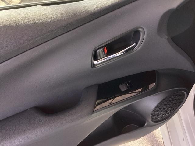 プリウス Ｓツーリングセレクション　ナビ　フルセグ　リアカメラ　コーナーセンサ　シートＨ　地デジ　バックモニタ　アイスト　エアロ　オ－トエアコン　ＬＥＤランプ　横滑り防止　セキュリティアラーム　エアバック　サイドエアバック　ＥＴＣ車載器（36枚目）