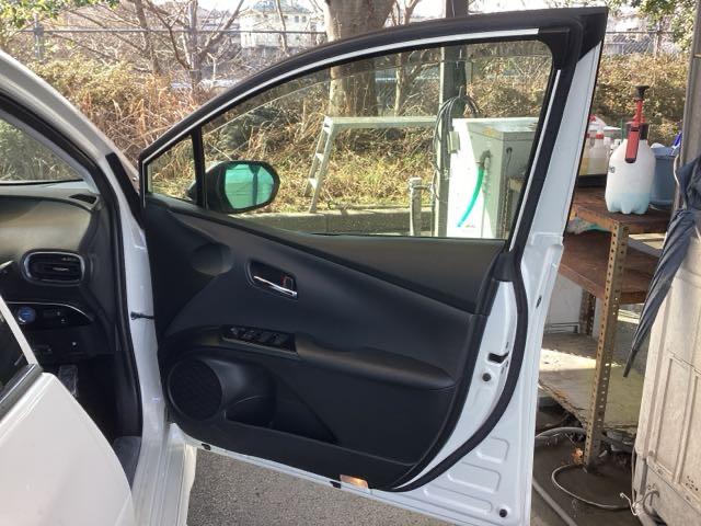 プリウス Ｓツーリングセレクション　ナビ　フルセグ　リアカメラ　コーナーセンサ　シートＨ　地デジ　バックモニタ　アイスト　エアロ　オ－トエアコン　ＬＥＤランプ　横滑り防止　セキュリティアラーム　エアバック　サイドエアバック　ＥＴＣ車載器（44枚目）