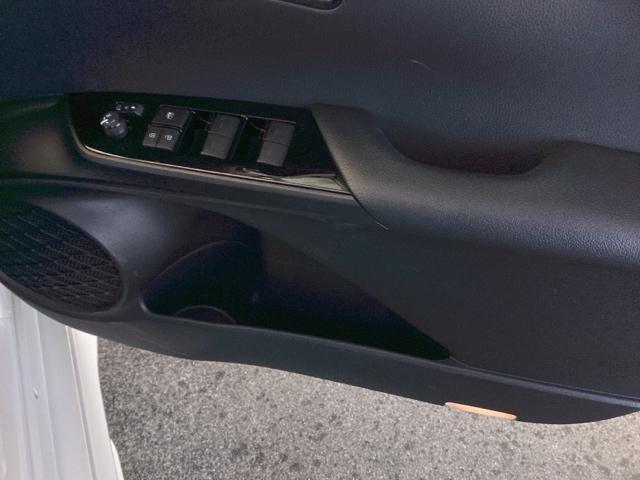 プリウス Ｓツーリングセレクション　ナビ　フルセグ　リアカメラ　コーナーセンサ　シートＨ　地デジ　バックモニタ　アイスト　エアロ　オ－トエアコン　ＬＥＤランプ　横滑り防止　セキュリティアラーム　エアバック　サイドエアバック　ＥＴＣ車載器（46枚目）