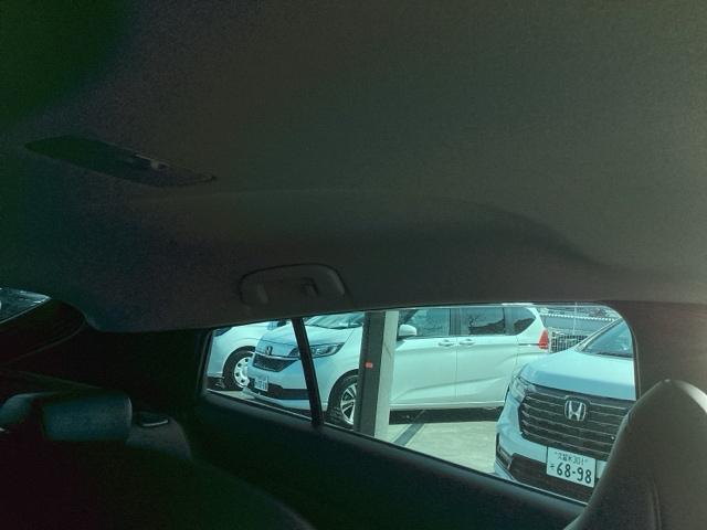 プリウス Ｓツーリングセレクション　ナビ　フルセグ　リアカメラ　コーナーセンサ　シートＨ　地デジ　バックモニタ　アイスト　エアロ　オ－トエアコン　ＬＥＤランプ　横滑り防止　セキュリティアラーム　エアバック　サイドエアバック　ＥＴＣ車載器（47枚目）