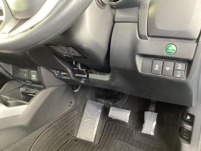 �����ɍ����ŕ֗��Ȃd�s�b������A�R����悭����d�b�n�m�A�������h���u�r�`�Ȃǂ̃X�C�b�`�́A�^�]�Ȃ̉E���A��̓͂��₷���ʒu�ɂ���܂��B