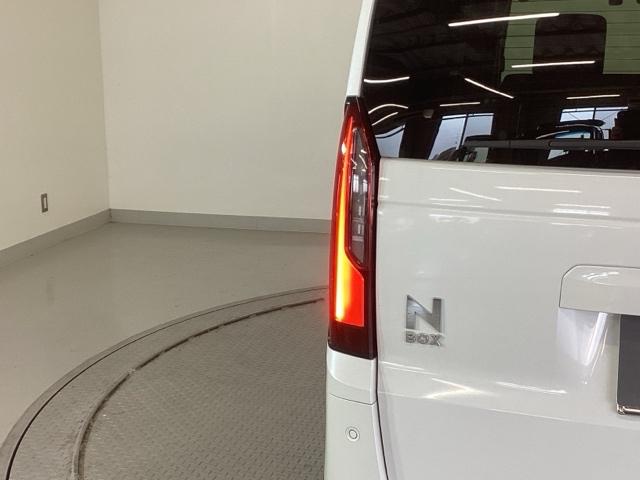 Ｎ－ＢＯＸ ベースグレード　純正ナビ　フルセグ　リアカメラ　アイスト　セキュリティアラーム　地デジＴＶ　誤発信抑制機能　キーレスエントリー　前席シートヒーター　ＵＳＢポート　バックカメラ付　スマートキ　運転席エアバッグ　ナビＴＶ（35枚目）