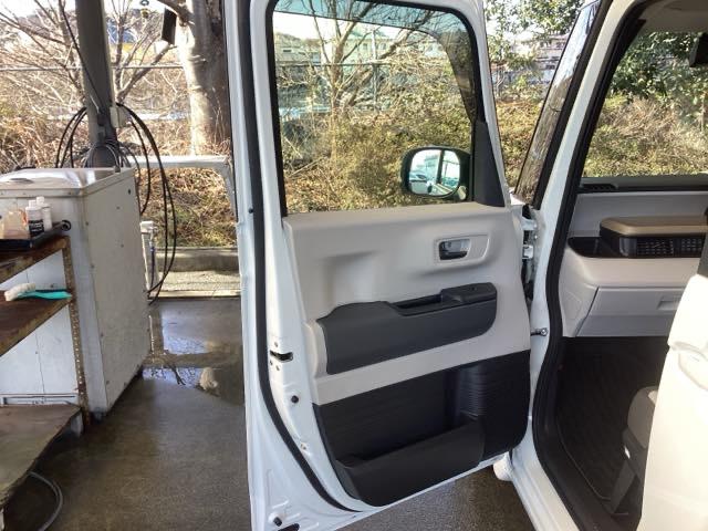 Ｎ－ＢＯＸ ベースグレード　純正ナビ　フルセグ　リアカメラ　アイスト　セキュリティアラーム　地デジＴＶ　誤発信抑制機能　キーレスエントリー　前席シートヒーター　ＵＳＢポート　バックカメラ付　スマートキ　運転席エアバッグ　ナビＴＶ（38枚目）