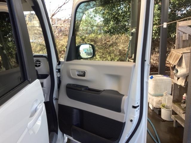 Ｎ－ＢＯＸ ベースグレード　純正ナビ　フルセグ　リアカメラ　アイスト　セキュリティアラーム　地デジＴＶ　誤発信抑制機能　キーレスエントリー　前席シートヒーター　ＵＳＢポート　バックカメラ付　スマートキ　運転席エアバッグ　ナビＴＶ（48枚目）