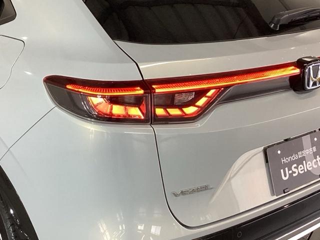 ヴェゼル ｅ：ＨＥＶＺ　純正メモリーナビ　ドラレコ　リアカメラ　地上デジタル　ＵＳＢ入力　ハンズフリーテールゲート　シートＨ　サイドエアＢ　パークセンサー　リヤカメラ　点検記録簿　ＬＥＤヘットライト　ＥＳＣ　パワステ　ＡＡＣ（28枚目）