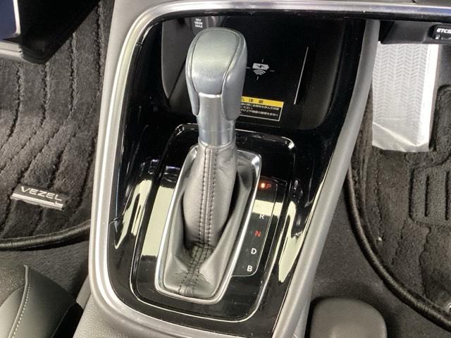 ヴェゼル ｅ：ＨＥＶＺ　純正メモリーナビ　ドラレコ　リアカメラ　地上デジタル　ＵＳＢ入力　ハンズフリーテールゲート　シートＨ　サイドエアＢ　パークセンサー　リヤカメラ　点検記録簿　ＬＥＤヘットライト　ＥＳＣ　パワステ　ＡＡＣ（39枚目）