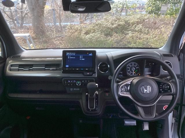 �t�����g�K���X���傫���A���C�h�Ȏ��E�ŉ^�]�����₷���Ȃ�悤�ɁA�݌v����Ă��܂��B