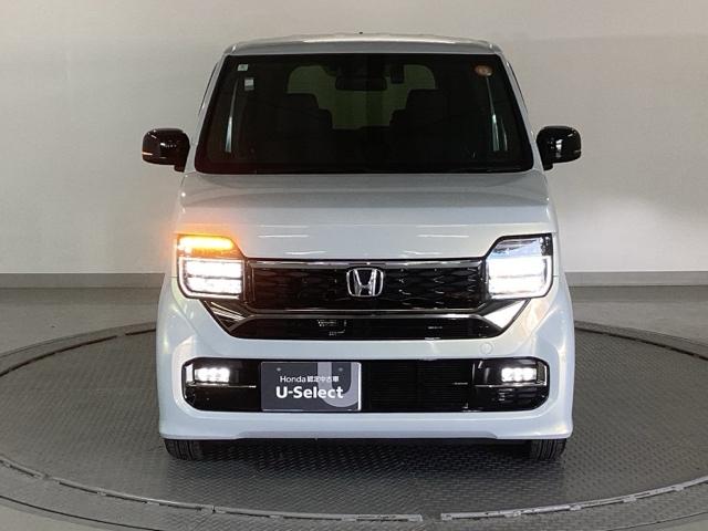 �k�d�c�w�b�h���C�g�𑕔����Ă��܂��B�k�d�c�w�b�h���C�g�͂ƂĂ����邭�A�J�̓����ԑ��s�����S�E���S�ł��B