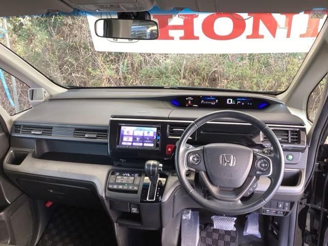 �܂Ԃ��������������炰��A�F�̃n�[�t�V�F�C�h�t�����g�E�B���h�E�����Ă��܂��B�܂��A�v���Y�}�N���X�^�[�Z�p���ڃf���A���t���I�[�g�G�A�R���ŉ��K�ł��B