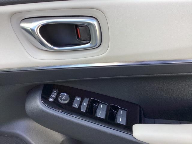 �d���i�[�������R���h�A�~���[�ƁA�p���[�E�B���h�E�}�X�^�[�X�C�b�`���͉^�]�ȃh�A�ɂ���܂��B