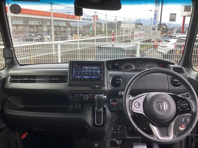 �t�����g�K���X���傫���A���C�h�Ȏ��E�ŉ^�]�����₷���Ȃ�悤�ɁA�݌v����Ă��܂��B