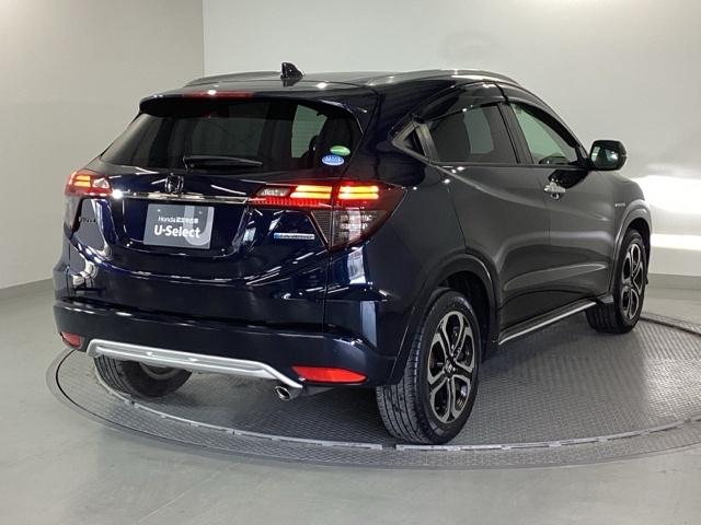 �{�f�B�J���[�́A���i���ȓh�����{�����~�b�h�i�C�g�u���[�r�[�����^���b�N�ł��I�Ŗ�ɑM��������A�����ȃ_�[�N�u���[�ł��I