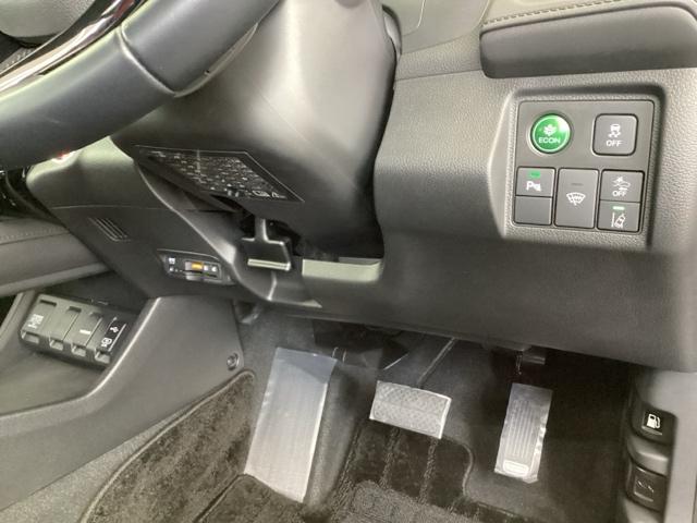 �����ɍ����ŕ֗��Ȃd�s�b������A�R����悭����d�b�n�m�A�������h���u�r�`�Ȃǂ̃X�C�b�`�́A�^�]�Ȃ̉E���A��̓͂��₷���ʒu�ɂ���܂��B