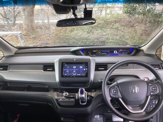 �t�����g�K���X���傫���A���C�h�Ȏ��E�ŉ^�]�����₷���Ȃ�悤�ɁA�݌v����Ă��܂��B