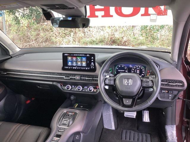 �t�����g�K���X���傫���A���C�h�Ȏ��E�ŉ^�]�����₷���Ȃ�悤�ɐݒ肳��Ă��܂��B