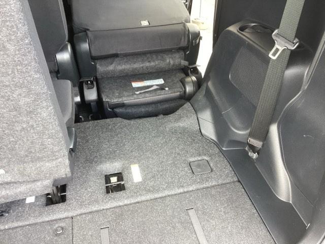 シエンタ ハイブリッドＧセーフティーエディションＩＩ　ナビ　両側電動スライドドア　リアカメラ　ＵＳＢ　地デジＴＶ　盗難防止システム　スマートキ　クルコン　３列シート　ＬＥＤライト　ＥＴＣ車載器　オートエアコン　キーレス　アイドリングストップ　サポカー（24枚目）