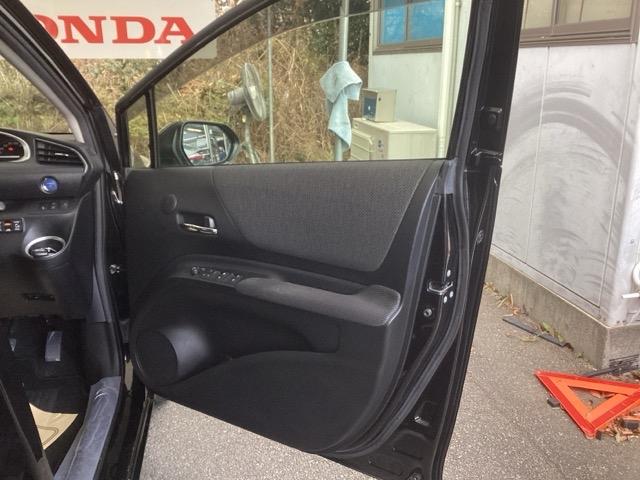 シエンタ ハイブリッドＧセーフティーエディションＩＩ　ナビ　両側電動スライドドア　リアカメラ　ＵＳＢ　地デジＴＶ　盗難防止システム　スマートキ　クルコン　３列シート　ＬＥＤライト　ＥＴＣ車載器　オートエアコン　キーレス　アイドリングストップ　サポカー（46枚目）