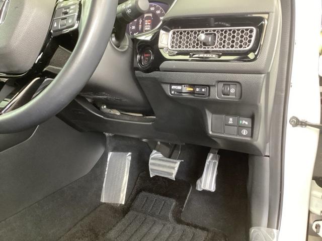 �����ŕ֗��Ȃd�s�b������A�������h���u�r�`�Ȃǂ̃X�C�b�`�́A�^�]�Ȃ̉E���A��̓͂��₷���ʒu�ɂ���܂��B