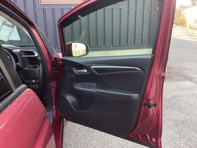 フィット 13G・Lホンダセンシング 純正ナビ フルセグ リアカメラ Bカメ スマキー USBポート Dレコ イモビ フルオートエアコン LEDヘッドライト サイドエアバック キーフリー Wエアバック オートクルーズ パワーステアリング(47枚目)