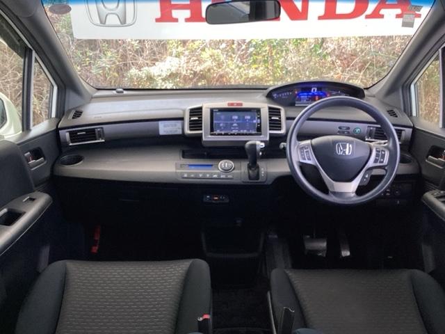 �p�[�L���O�u���[�L�̓t�b�g���Ȃ̂ŉ^�]�ȂƏ���Ȃ̊Ԃ͂�������A�ړ����y�X�ł��B�����Ǝ肪�͂��ʒu�ɂ`�s�Z���N�g���o�[��G�A�R���X�C�b�`�Ȃǂ����葀�쐫�ɗD��Ă��܂�