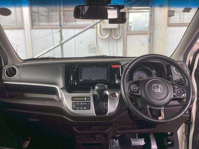 �t�����g�K���X���傫���A���C�h�Ȏ��E�ŉ^�]�����₷���Ȃ�悤�ɐݒ肳��Ă��܂��B