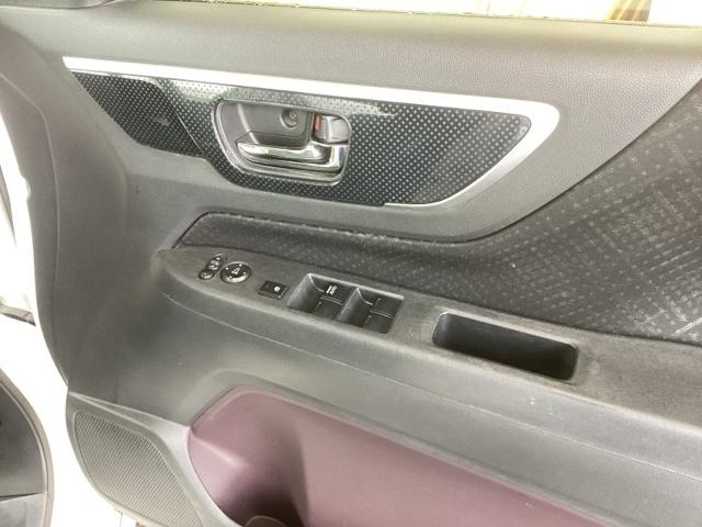 �y�p���[�E�B���h�E�X�C�b�`�z�����^�b�`�ŁA�p���[�E�C���h�E��h�A�~���[�𑀍�ł��܂��B