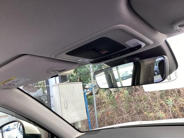 ヴェゼル ｅ：ＨＥＶＺ　リアカメラ　先進ライト　ＥＴＣ　Ｓヒータ　地デジフルセグＴＶ　電動テールゲート　サイドエアバッグ　後カメラ　前後障害物センサー　横滑防止装置　エアコン　ＬＥＤヘットライト　パワステ　ＵＳＢ接続　ＡＢＳ（10枚目）