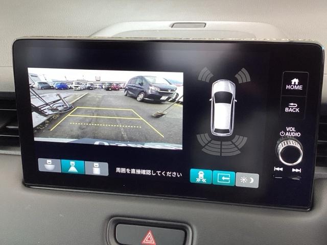 ヴェゼル ｅ：ＨＥＶＺ　リアカメラ　先進ライト　ＥＴＣ　Ｓヒータ　地デジフルセグＴＶ　電動テールゲート　サイドエアバッグ　後カメラ　前後障害物センサー　横滑防止装置　エアコン　ＬＥＤヘットライト　パワステ　ＵＳＢ接続　ＡＢＳ（12枚目）