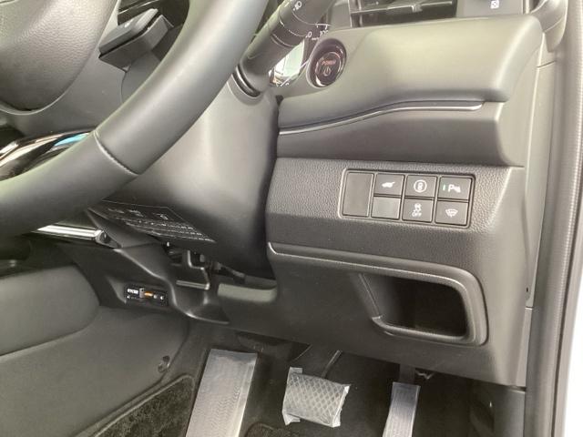 ヴェゼル ｅ：ＨＥＶＺ　リアカメラ　先進ライト　ＥＴＣ　Ｓヒータ　地デジフルセグＴＶ　電動テールゲート　サイドエアバッグ　後カメラ　前後障害物センサー　横滑防止装置　エアコン　ＬＥＤヘットライト　パワステ　ＵＳＢ接続　ＡＢＳ（15枚目）