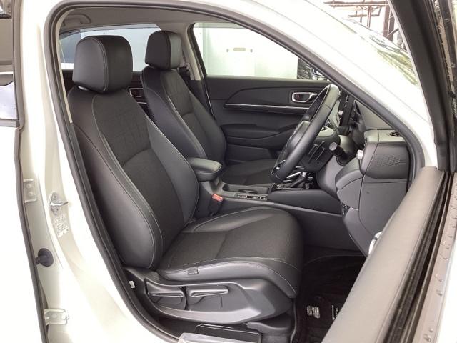 ヴェゼル ｅ：ＨＥＶＺ　リアカメラ　先進ライト　ＥＴＣ　Ｓヒータ　地デジフルセグＴＶ　電動テールゲート　サイドエアバッグ　後カメラ　前後障害物センサー　横滑防止装置　エアコン　ＬＥＤヘットライト　パワステ　ＵＳＢ接続　ＡＢＳ（16枚目）