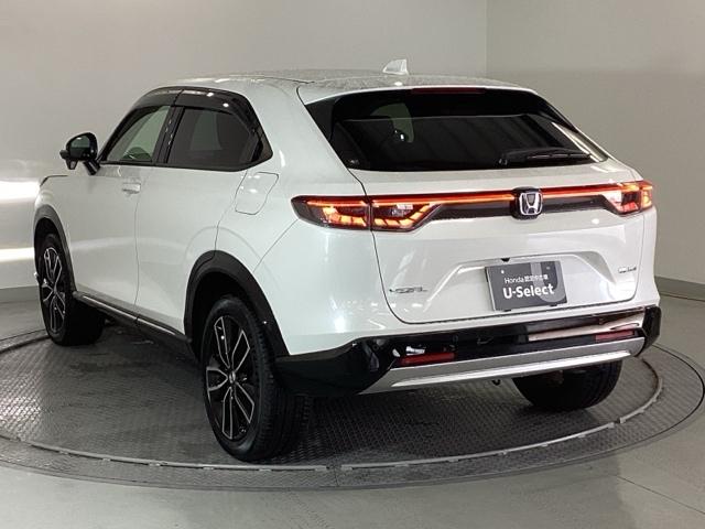 ヴェゼル ｅ：ＨＥＶＺ　リアカメラ　先進ライト　ＥＴＣ　Ｓヒータ　地デジフルセグＴＶ　電動テールゲート　サイドエアバッグ　後カメラ　前後障害物センサー　横滑防止装置　エアコン　ＬＥＤヘットライト　パワステ　ＵＳＢ接続　ＡＢＳ（27枚目）