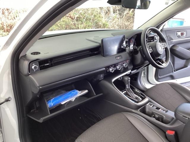 ヴェゼル ｅ：ＨＥＶＺ　リアカメラ　先進ライト　ＥＴＣ　Ｓヒータ　地デジフルセグＴＶ　電動テールゲート　サイドエアバッグ　後カメラ　前後障害物センサー　横滑防止装置　エアコン　ＬＥＤヘットライト　パワステ　ＵＳＢ接続　ＡＢＳ（34枚目）