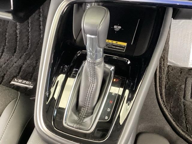 ヴェゼル ｅ：ＨＥＶＺ　リアカメラ　先進ライト　ＥＴＣ　Ｓヒータ　地デジフルセグＴＶ　電動テールゲート　サイドエアバッグ　後カメラ　前後障害物センサー　横滑防止装置　エアコン　ＬＥＤヘットライト　パワステ　ＵＳＢ接続　ＡＢＳ（38枚目）