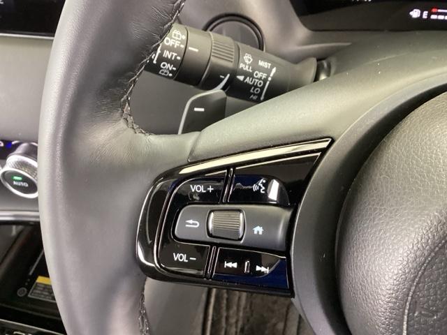 ヴェゼル ｅ：ＨＥＶＺ　リアカメラ　先進ライト　ＥＴＣ　Ｓヒータ　地デジフルセグＴＶ　電動テールゲート　サイドエアバッグ　後カメラ　前後障害物センサー　横滑防止装置　エアコン　ＬＥＤヘットライト　パワステ　ＵＳＢ接続　ＡＢＳ（41枚目）