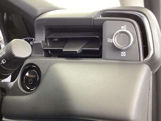 ヴェゼル ｅ：ＨＥＶＺ　リアカメラ　先進ライト　ＥＴＣ　Ｓヒータ　地デジフルセグＴＶ　電動テールゲート　サイドエアバッグ　後カメラ　前後障害物センサー　横滑防止装置　エアコン　ＬＥＤヘットライト　パワステ　ＵＳＢ接続　ＡＢＳ（44枚目）