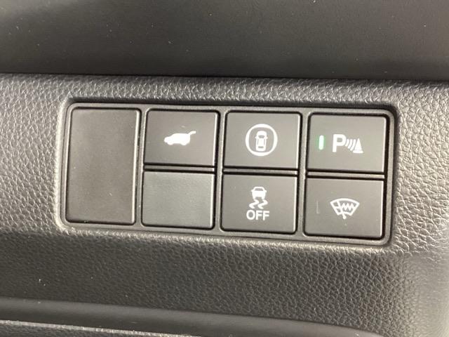 ヴェゼル ｅ：ＨＥＶＺ　リアカメラ　先進ライト　ＥＴＣ　Ｓヒータ　地デジフルセグＴＶ　電動テールゲート　サイドエアバッグ　後カメラ　前後障害物センサー　横滑防止装置　エアコン　ＬＥＤヘットライト　パワステ　ＵＳＢ接続　ＡＢＳ（45枚目）