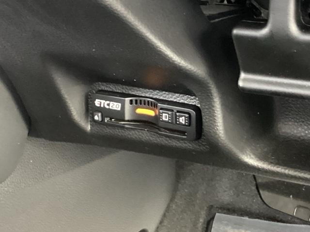 ヴェゼル ｅ：ＨＥＶＺ　リアカメラ　先進ライト　ＥＴＣ　Ｓヒータ　地デジフルセグＴＶ　電動テールゲート　サイドエアバッグ　後カメラ　前後障害物センサー　横滑防止装置　エアコン　ＬＥＤヘットライト　パワステ　ＵＳＢ接続　ＡＢＳ（46枚目）