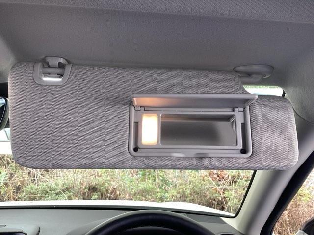 ヴェゼル ｅ：ＨＥＶＺ　リアカメラ　先進ライト　ＥＴＣ　Ｓヒータ　地デジフルセグＴＶ　電動テールゲート　サイドエアバッグ　後カメラ　前後障害物センサー　横滑防止装置　エアコン　ＬＥＤヘットライト　パワステ　ＵＳＢ接続　ＡＢＳ（48枚目）