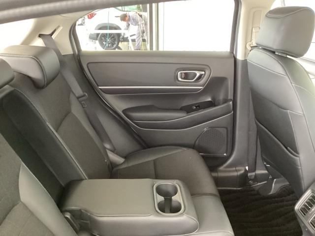 ヴェゼル ｅ：ＨＥＶＺ　リアカメラ　先進ライト　ＥＴＣ　Ｓヒータ　地デジフルセグＴＶ　電動テールゲート　サイドエアバッグ　後カメラ　前後障害物センサー　横滑防止装置　エアコン　ＬＥＤヘットライト　パワステ　ＵＳＢ接続　ＡＢＳ（59枚目）