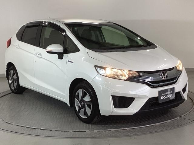 フィットハイブリッド Ｆパッケージ　メモリーナビ　ＥＴＣ　リアカメラ　ＣＤ　ＤＶＤ　スマキー　運転席助手席エアバッグ　ナビＴＶ　ＥＣＯＮモード　キーレス　運転席エアバッグ　オートエアコン　ＡＢＳ　ワンセグ　パワーステアリング　Ｒカメ（8枚目）